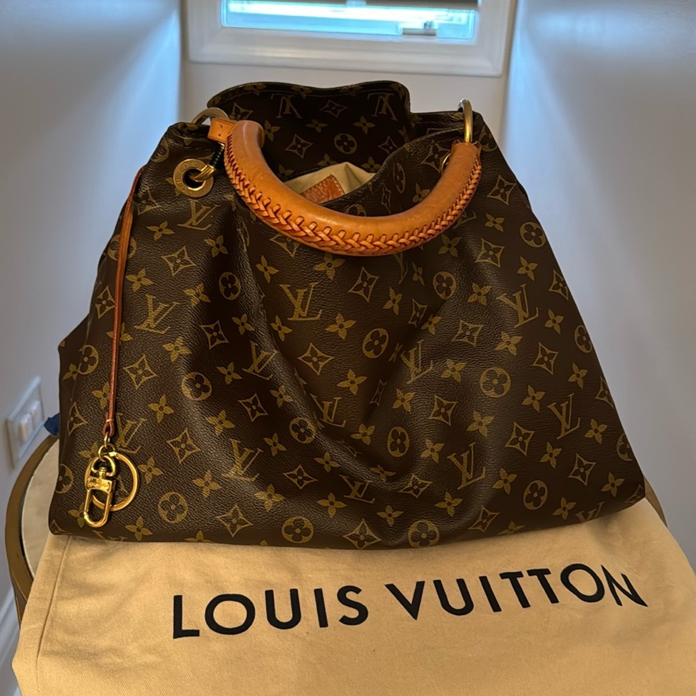 Louis Vuitton Monogram Canvas Artsy MM Shoulder Bag